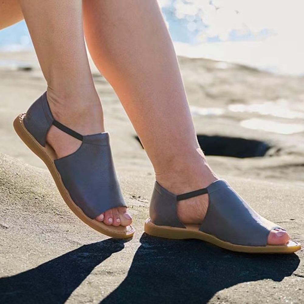 Born Cove Modern Sandals Navy Marine Size 8.5